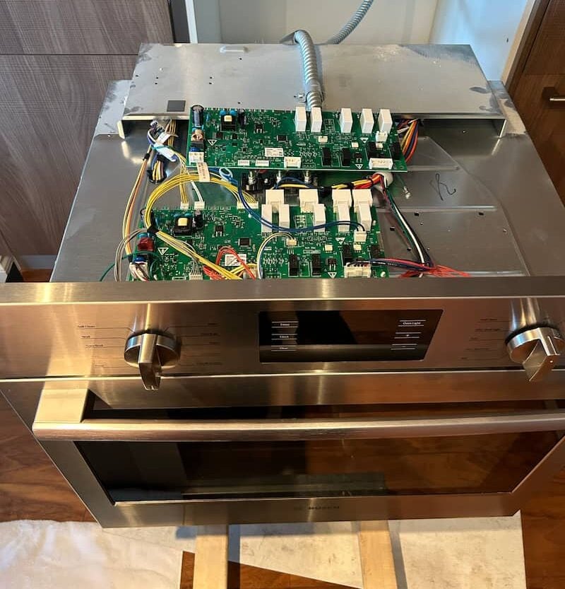 Bosch wall oven main control board replacement in North Vancouver